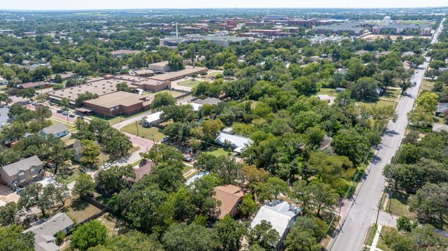 863 N CLINTON, Stephenville, TX 76401