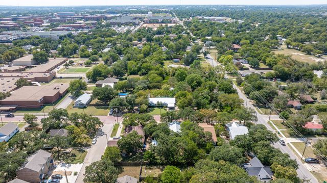 863 N CLINTON, Stephenville, TX 76401