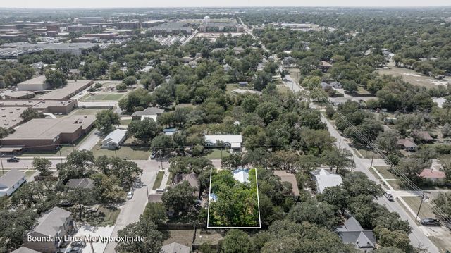 863 N CLINTON, Stephenville, TX 76401