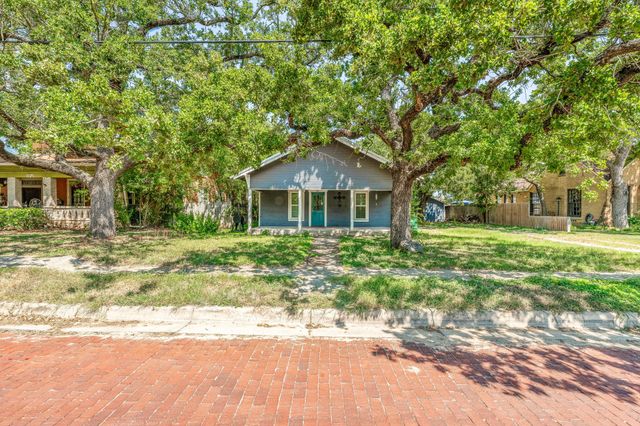 863 N CLINTON, Stephenville, TX 76401