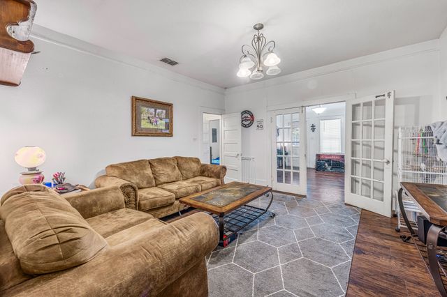 863 N CLINTON, Stephenville, TX 76401