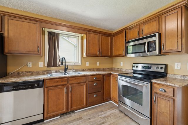 1221 Shorehaven Dr, Clarksville, TN 37042