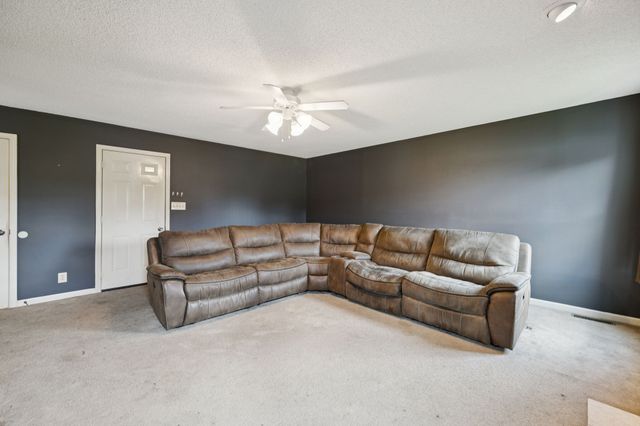 1221 Shorehaven Dr, Clarksville, TN 37042