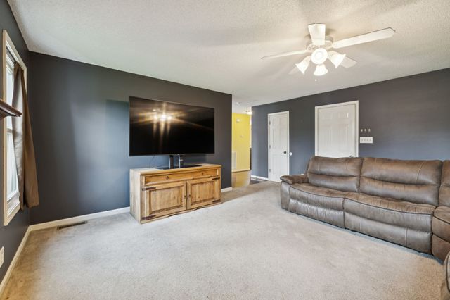 1221 Shorehaven Dr, Clarksville, TN 37042