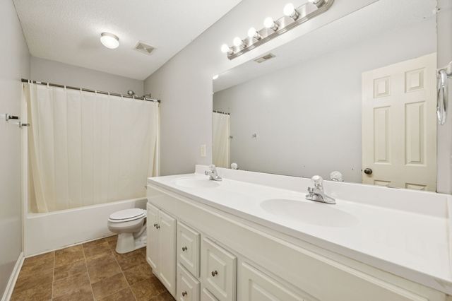 1221 Shorehaven Dr, Clarksville, TN 37042