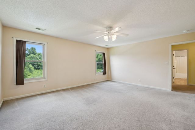1221 Shorehaven Dr, Clarksville, TN 37042