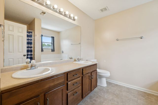 1221 Shorehaven Dr, Clarksville, TN 37042
