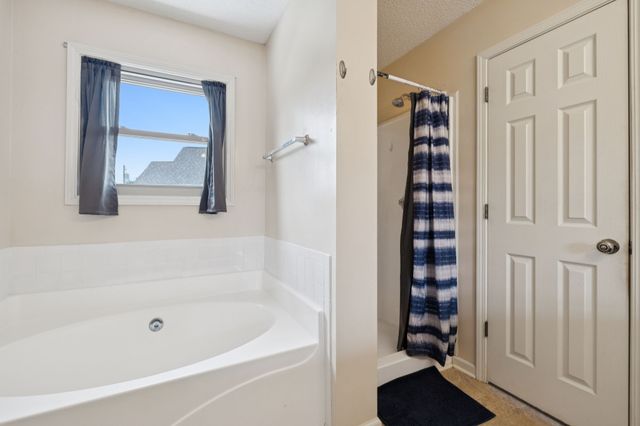 1221 Shorehaven Dr, Clarksville, TN 37042
