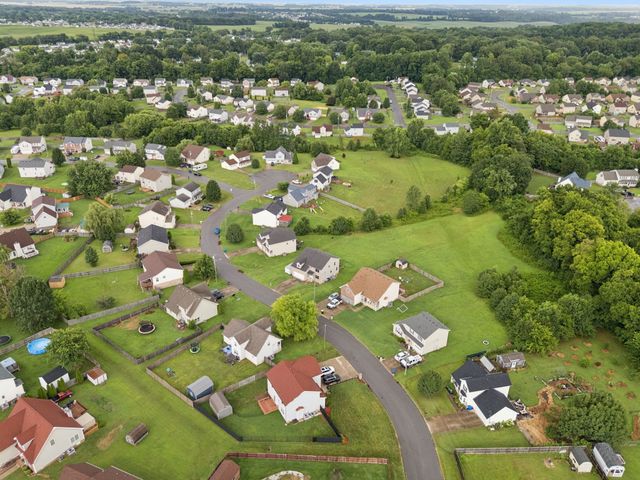 1221 Shorehaven Dr, Clarksville, TN 37042