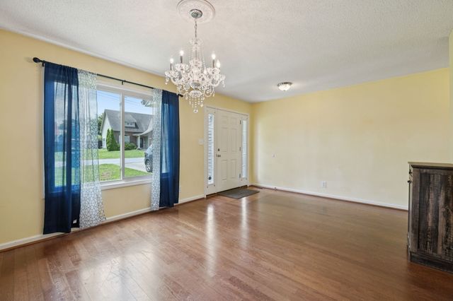 1221 Shorehaven Dr, Clarksville, TN 37042