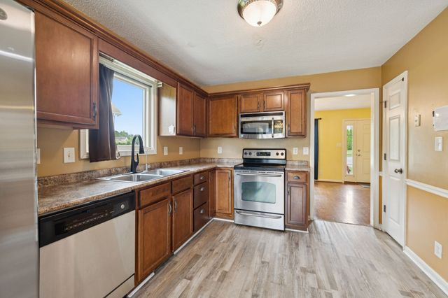1221 Shorehaven Dr, Clarksville, TN 37042