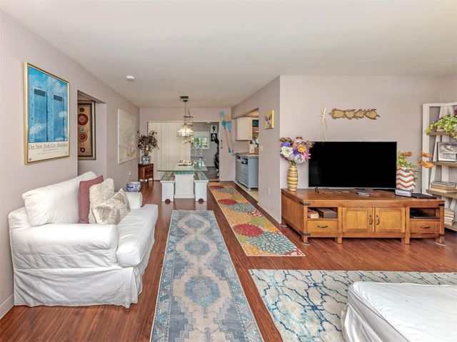 424 CENTER ROAD, Venice, FL 34285