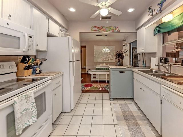 424 CENTER ROAD, Venice, FL 34285