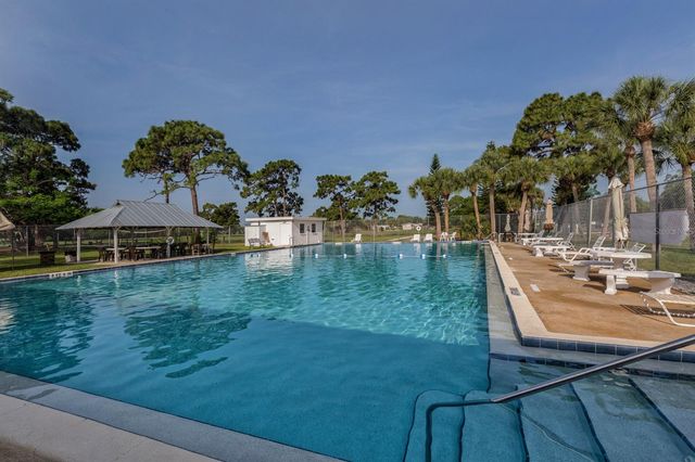 424 CENTER ROAD, Venice, FL 34285