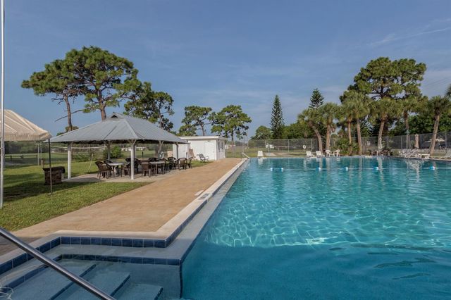 424 CENTER ROAD, Venice, FL 34285