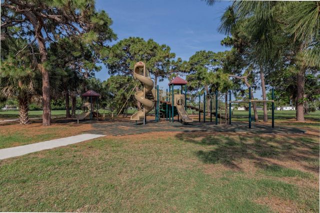 424 CENTER ROAD, Venice, FL 34285