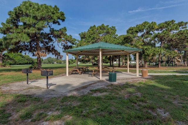 424 CENTER ROAD, Venice, FL 34285