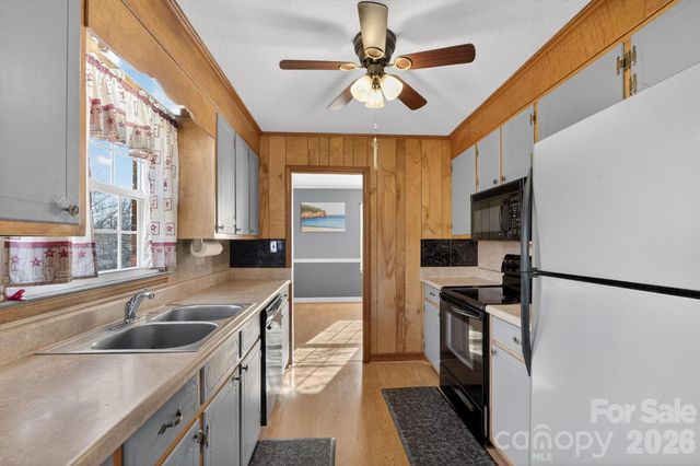 708 Wilmore Street NE, Lenoir, NC 28645