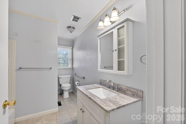 708 Wilmore Street NE, Lenoir, NC 28645