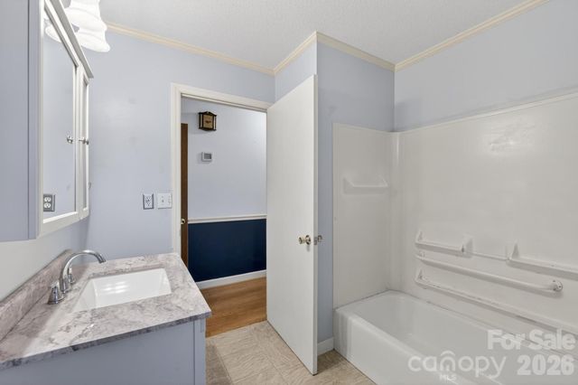 708 Wilmore Street NE, Lenoir, NC 28645