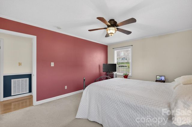 708 Wilmore Street NE, Lenoir, NC 28645