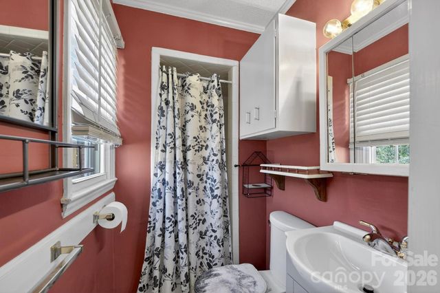 708 Wilmore Street NE, Lenoir, NC 28645