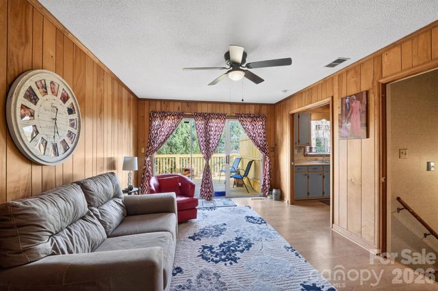 708 Wilmore Street NE, Lenoir, NC 28645