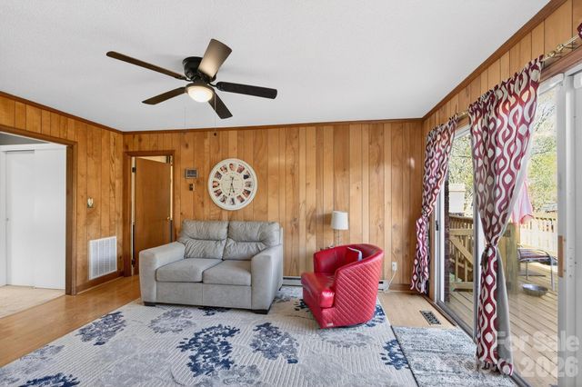 708 Wilmore Street NE, Lenoir, NC 28645