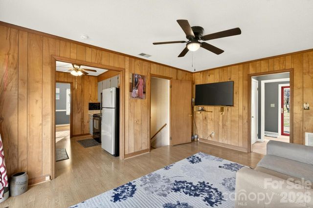 708 Wilmore Street NE, Lenoir, NC 28645