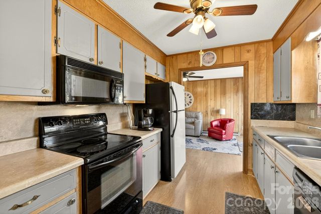 708 Wilmore Street NE, Lenoir, NC 28645