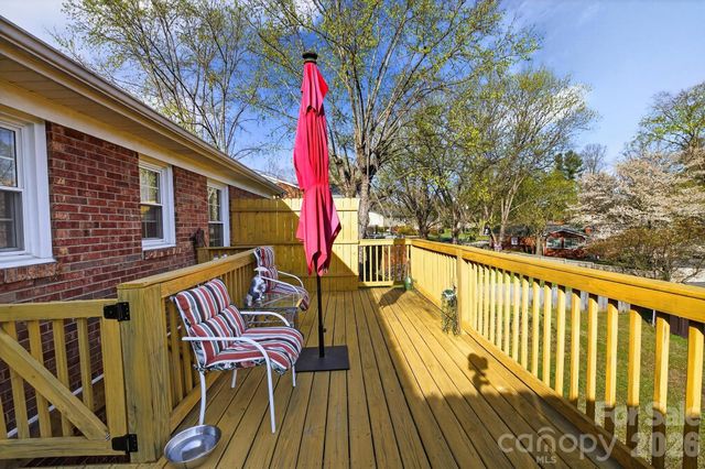 708 Wilmore Street NE, Lenoir, NC 28645