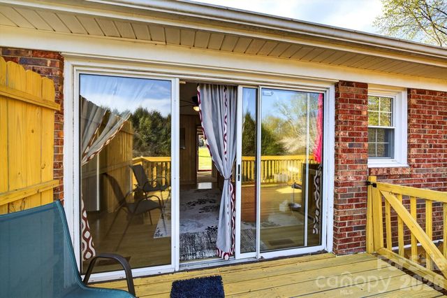 708 Wilmore Street NE, Lenoir, NC 28645