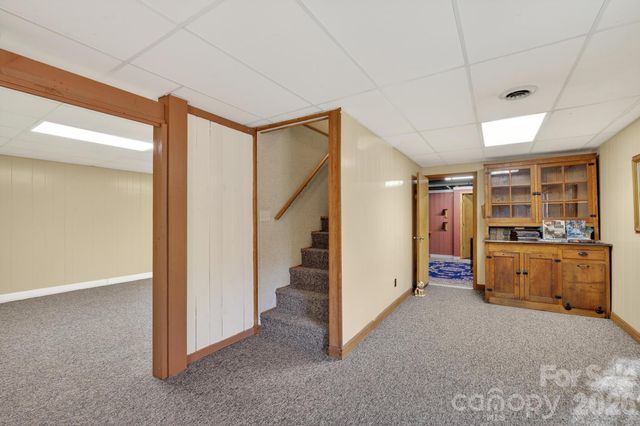 708 Wilmore Street NE, Lenoir, NC 28645