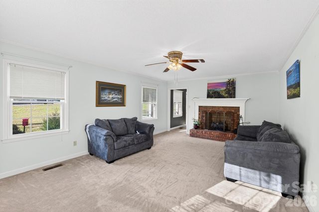 708 Wilmore Street NE, Lenoir, NC 28645