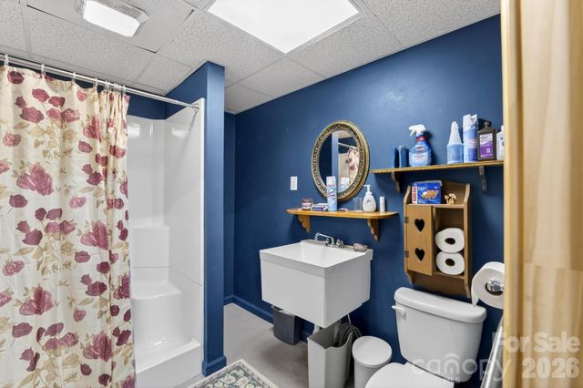 708 Wilmore Street NE, Lenoir, NC 28645