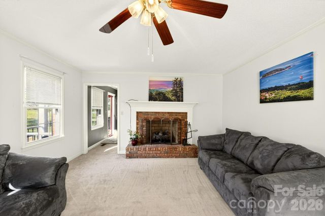 708 Wilmore Street NE, Lenoir, NC 28645