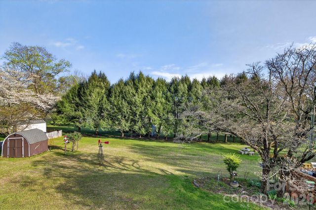 708 Wilmore Street NE, Lenoir, NC 28645