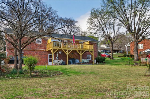 708 Wilmore Street NE, Lenoir, NC 28645