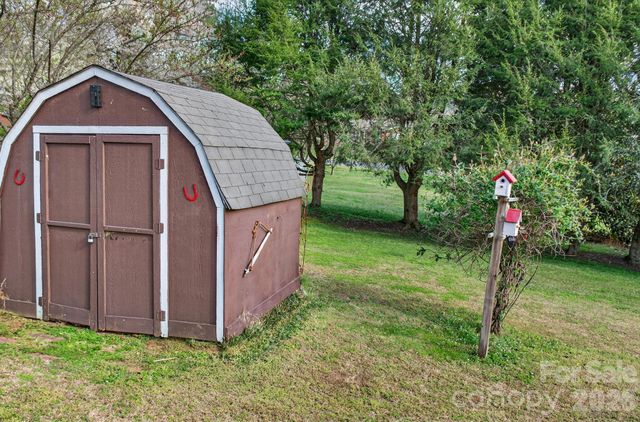 708 Wilmore Street NE, Lenoir, NC 28645