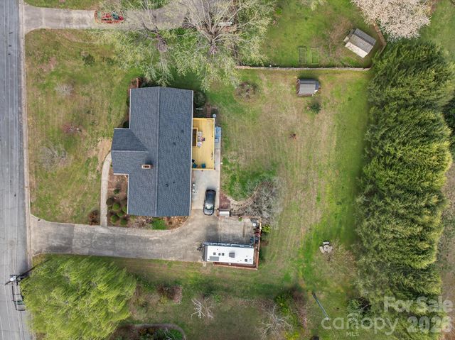 708 Wilmore Street NE, Lenoir, NC 28645