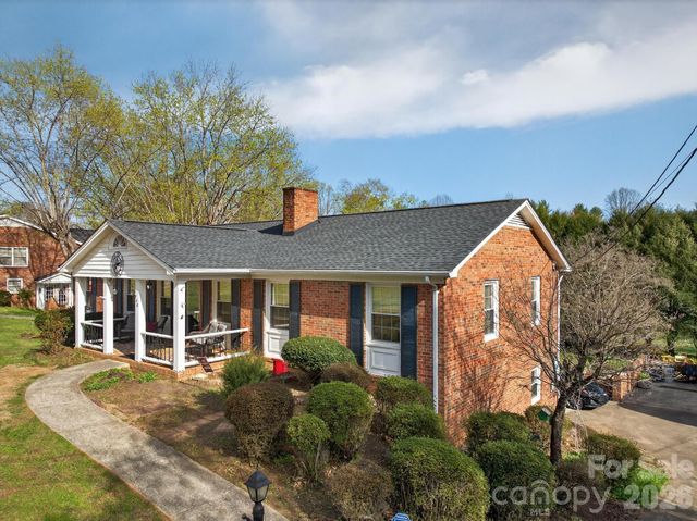 708 Wilmore Street NE, Lenoir, NC 28645