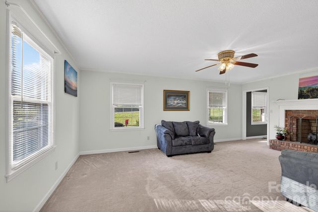 708 Wilmore Street NE, Lenoir, NC 28645