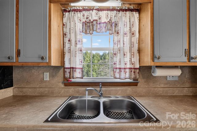 708 Wilmore Street NE, Lenoir, NC 28645