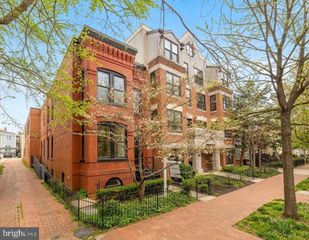 329 8TH ST NE, Washington, DC 20002