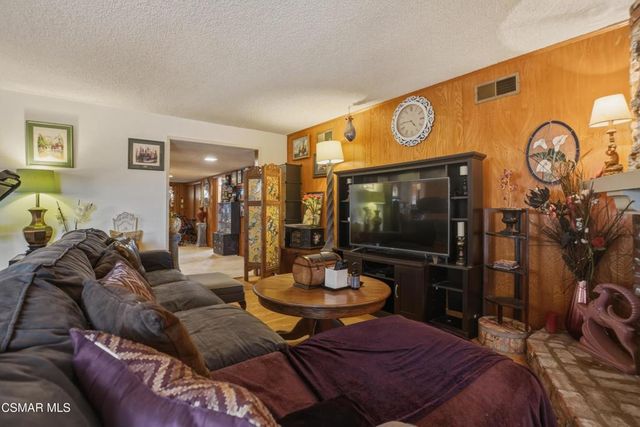 558 E Hemlock Street, Oxnard, CA 93033