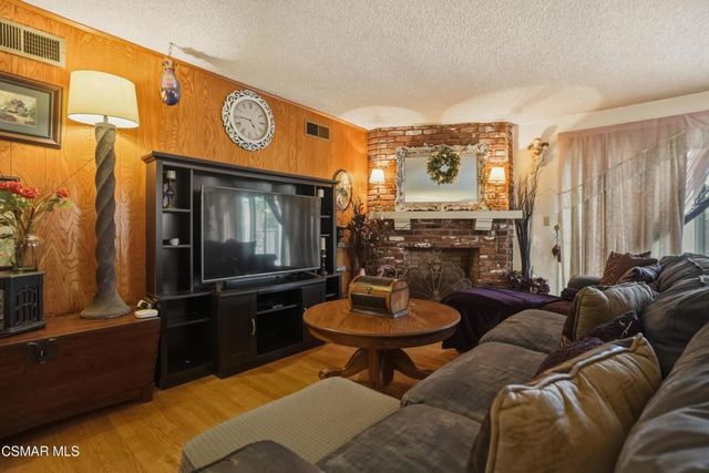 558 E Hemlock Street, Oxnard, CA 93033