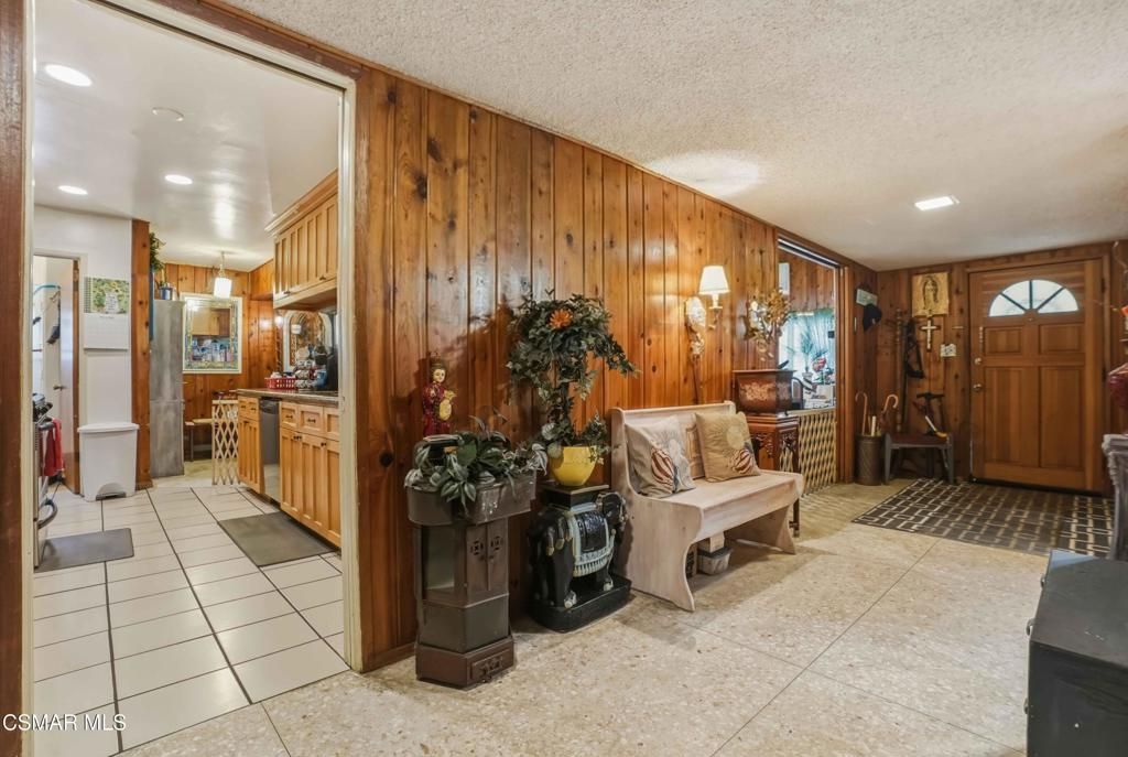 558 E Hemlock Street, Oxnard, CA 93033