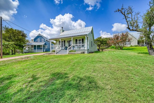 229 Sunday CIR, Fredericksburg, TX 78624