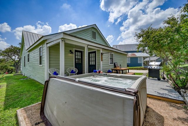 229 Sunday CIR, Fredericksburg, TX 78624