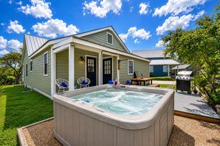 229 Sunday CIR, Fredericksburg, TX 78624